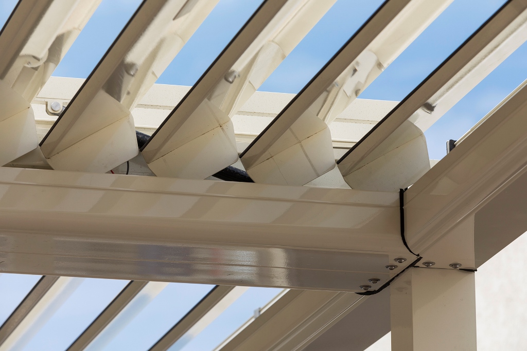 פרגולת SKYROOF